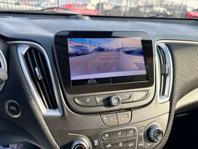 Chevrolet Malibu Vehicle Full-screen Gallery Image 22