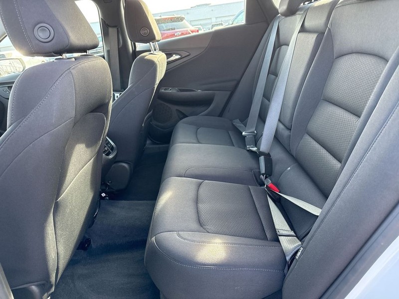 Chevrolet Malibu Vehicle Full-screen Gallery Image 31