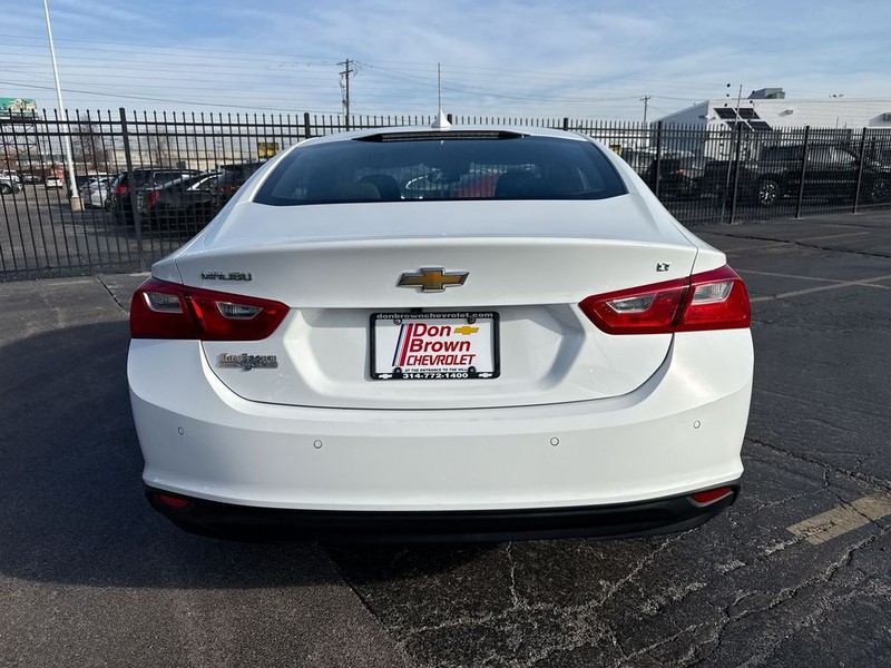 Chevrolet Malibu Vehicle Full-screen Gallery Image 32