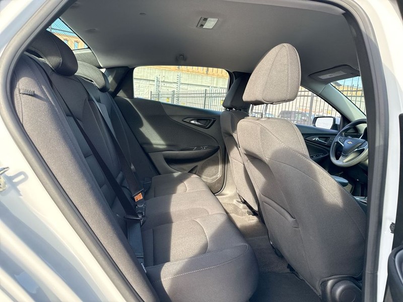 Chevrolet Malibu Vehicle Full-screen Gallery Image 33