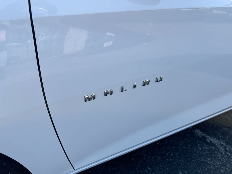 Chevrolet Malibu Vehicle Full-screen Gallery Image 38