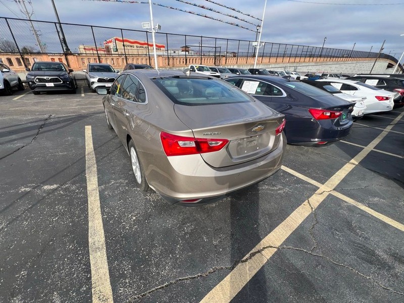 Chevrolet Malibu Vehicle Full-screen Gallery Image 6