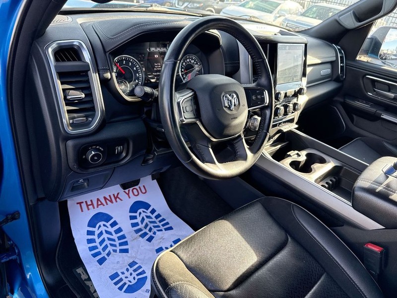 Ram 1500 Vehicle Full-screen Gallery Image 17