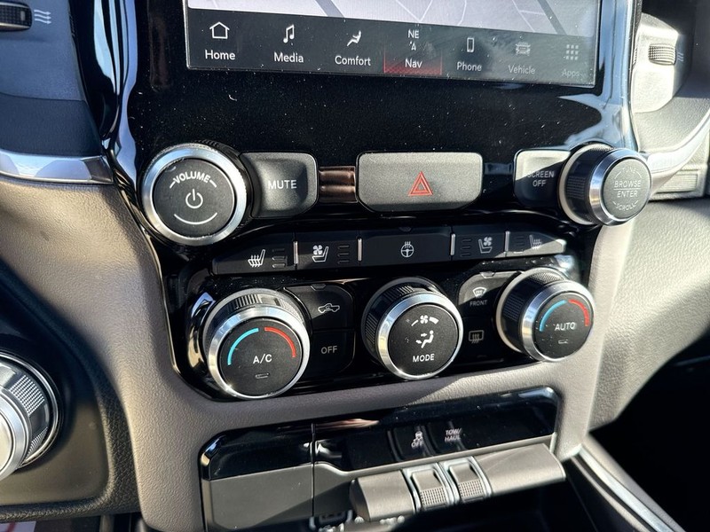 Ram 1500 Vehicle Full-screen Gallery Image 26