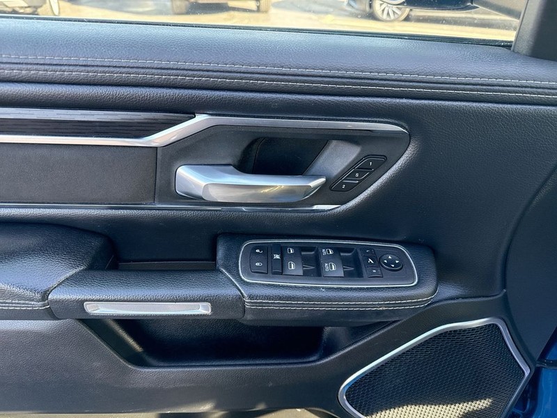 Ram 1500 Vehicle Full-screen Gallery Image 29