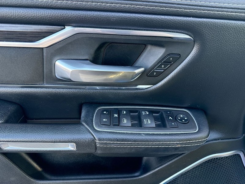 Ram 1500 Vehicle Full-screen Gallery Image 30