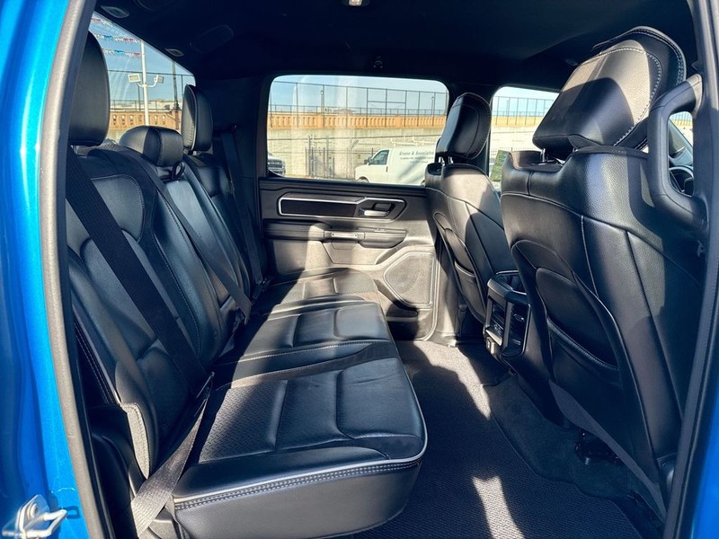 Ram 1500 Vehicle Full-screen Gallery Image 33