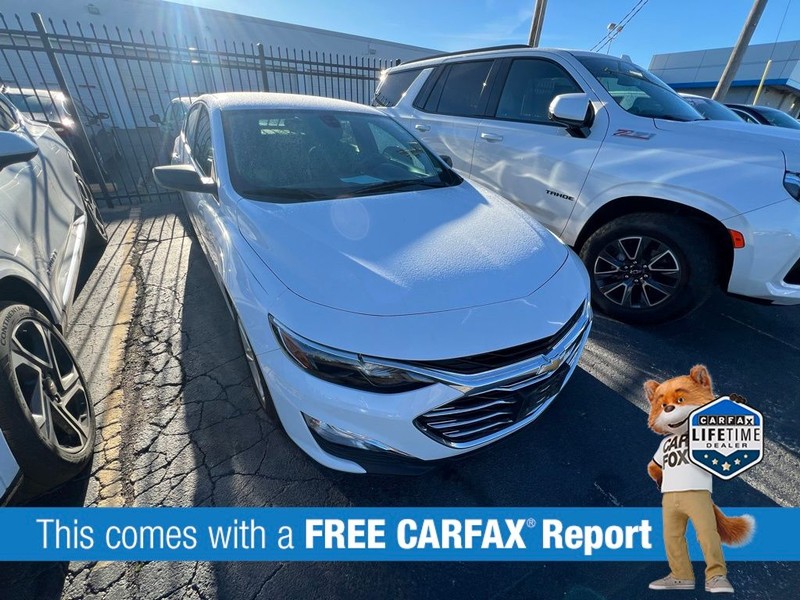 Chevrolet Malibu Vehicle Full-screen Gallery Image 3