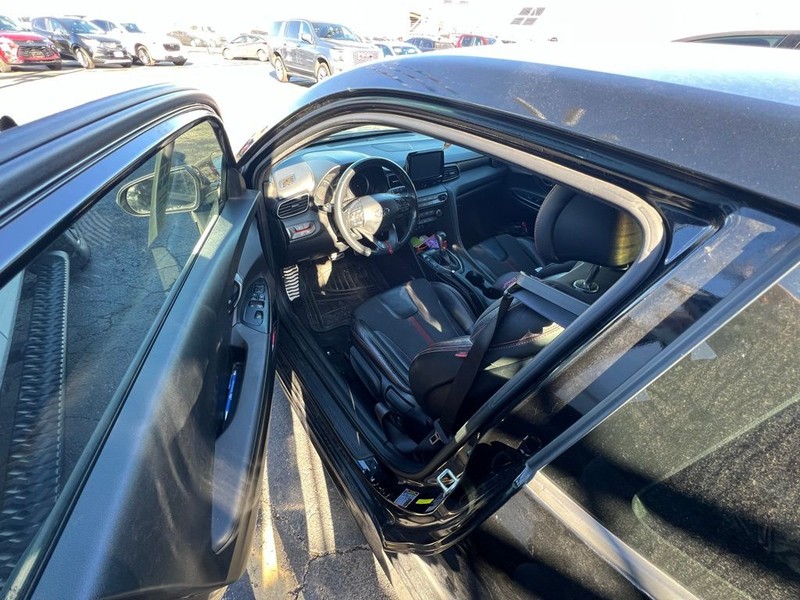 Hyundai Veloster Vehicle Full-screen Gallery Image 7