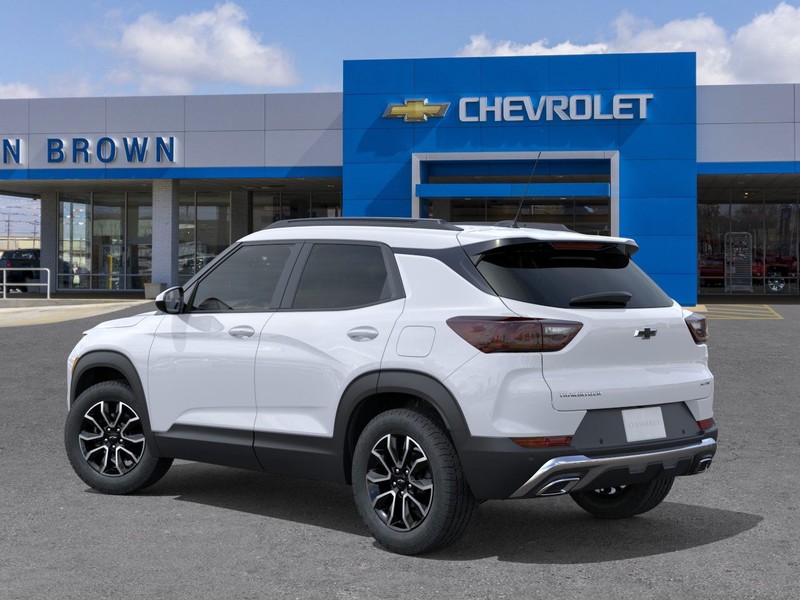 Chevrolet Trailblazer Vehicle Full-screen Gallery Image 3