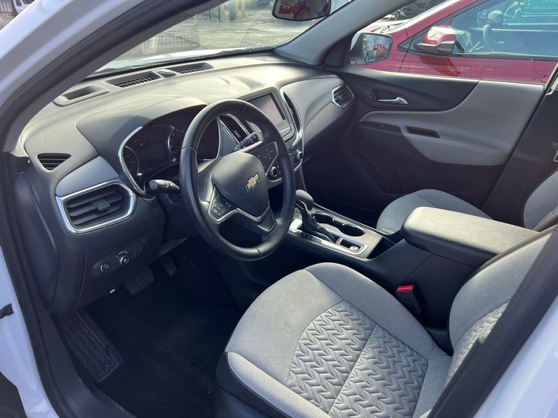 Chevrolet Equinox Vehicle Full-screen Gallery Image 7