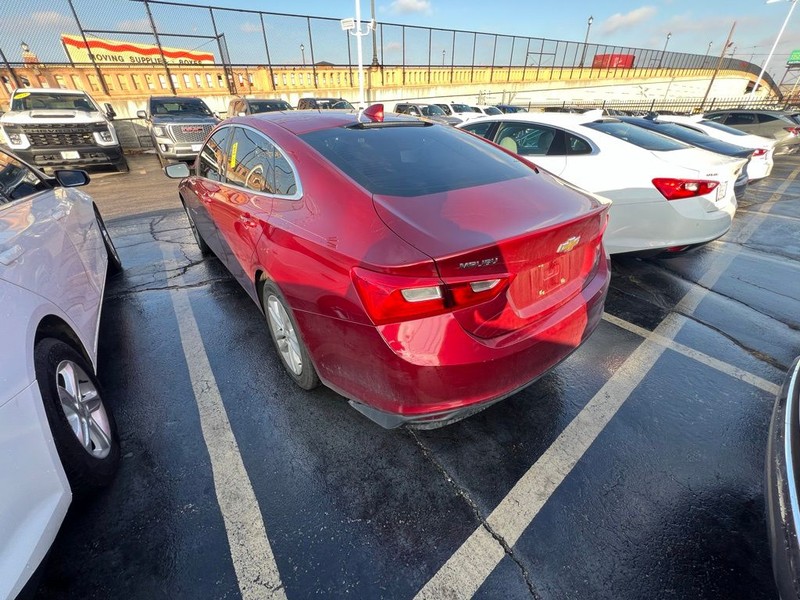 Chevrolet Malibu Vehicle Full-screen Gallery Image 4
