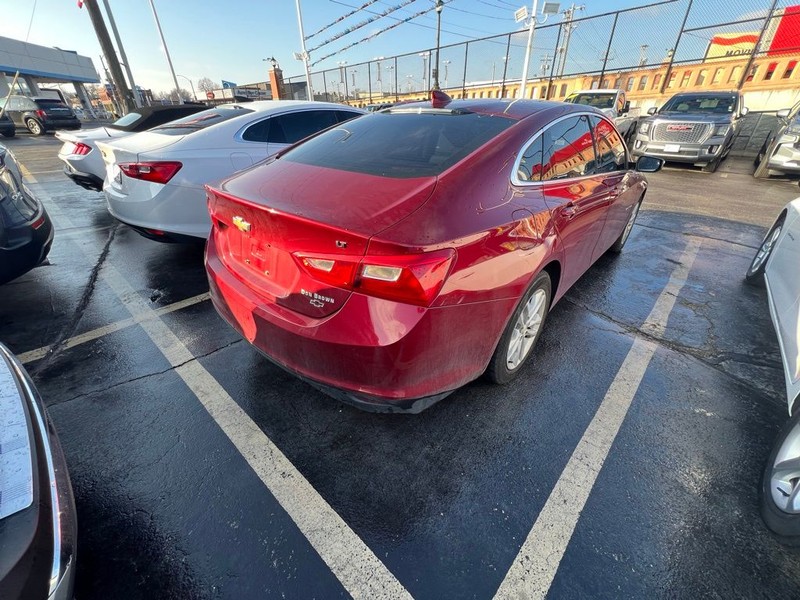 Chevrolet Malibu Vehicle Full-screen Gallery Image 6