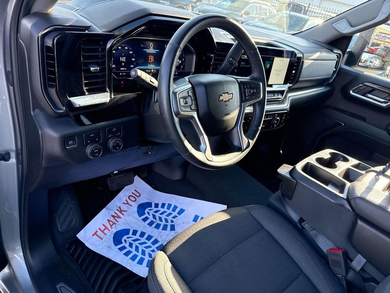 Chevrolet Silverado 1500 Vehicle Full-screen Gallery Image 12