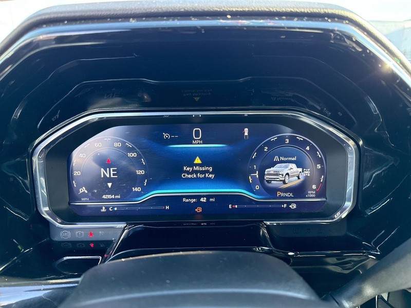 Chevrolet Silverado 1500 Vehicle Full-screen Gallery Image 13