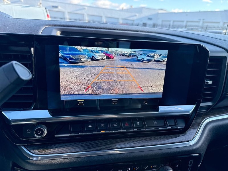 Chevrolet Silverado 1500 Vehicle Full-screen Gallery Image 17