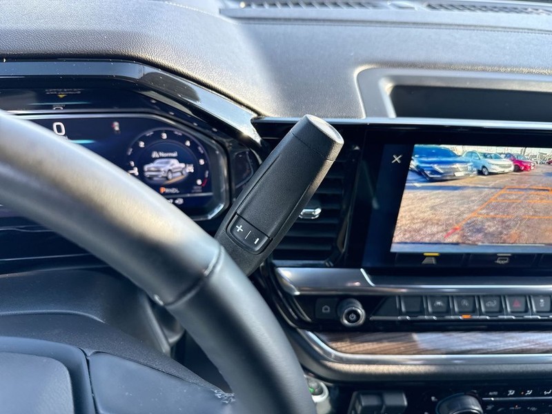 Chevrolet Silverado 1500 Vehicle Full-screen Gallery Image 18