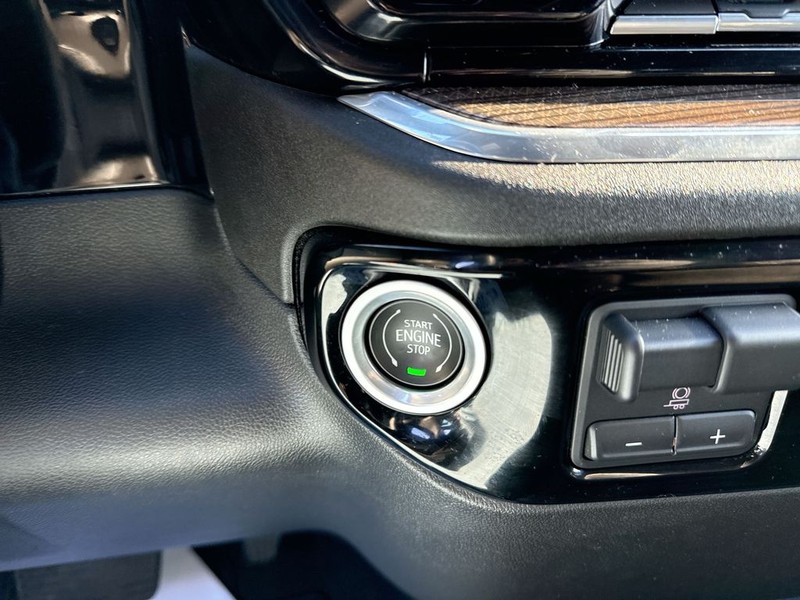 Chevrolet Silverado 1500 Vehicle Full-screen Gallery Image 19