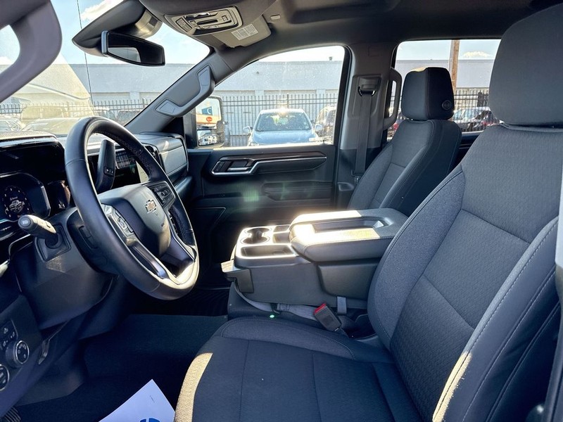 Chevrolet Silverado 1500 Vehicle Full-screen Gallery Image 23