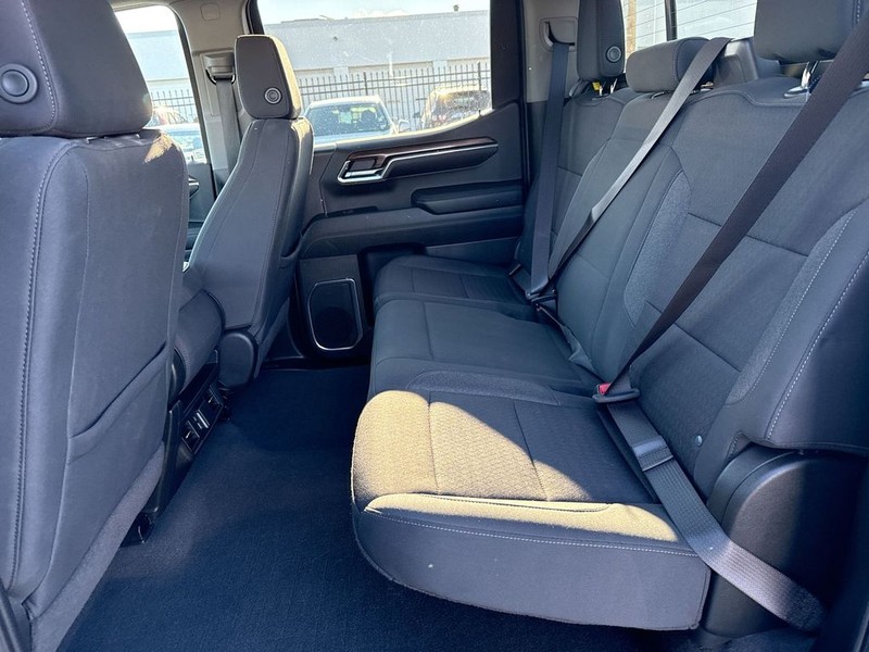 Chevrolet Silverado 1500 Vehicle Full-screen Gallery Image 26