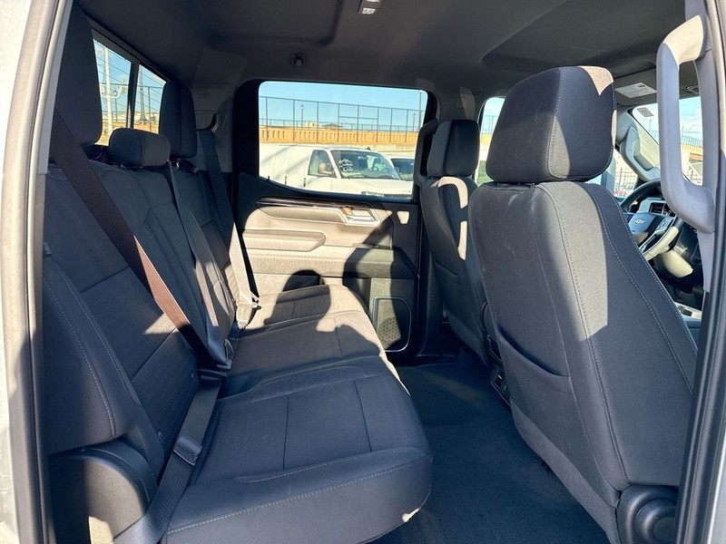 Chevrolet Silverado 1500 Vehicle Full-screen Gallery Image 28