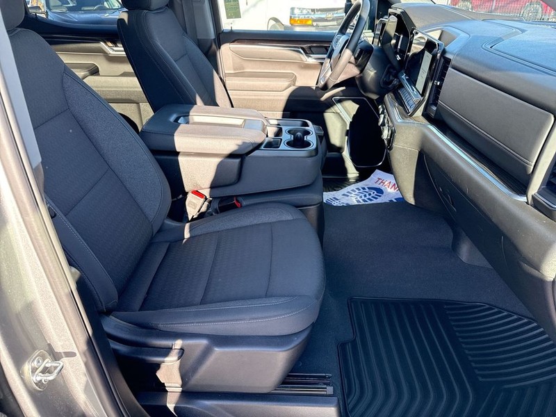 Chevrolet Silverado 1500 Vehicle Full-screen Gallery Image 29