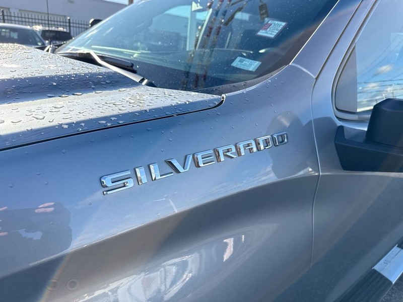 Chevrolet Silverado 1500 Vehicle Full-screen Gallery Image 33