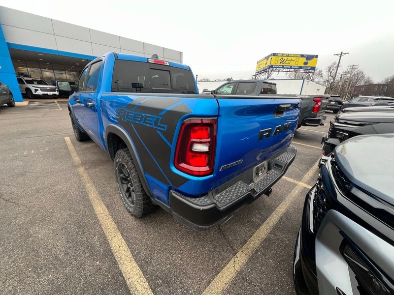 Ram 1500 Vehicle Full-screen Gallery Image 4