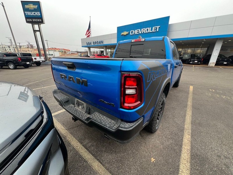 Ram 1500 Vehicle Full-screen Gallery Image 6