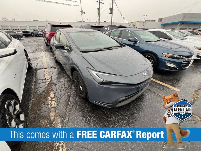 Toyota Prius Vehicle Full-screen Gallery Image 3