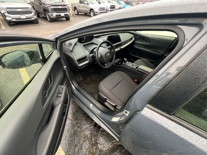 Toyota Prius Vehicle Full-screen Gallery Image 7