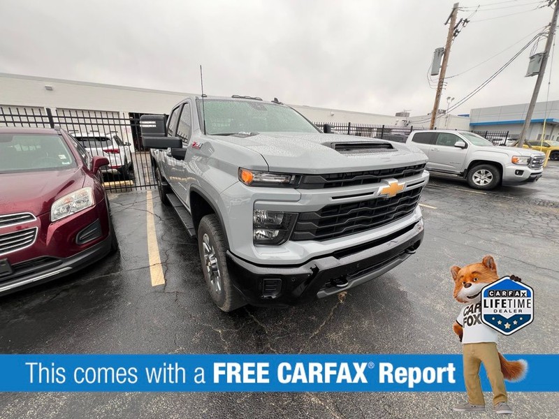 Chevrolet Silverado 2500HD Vehicle Full-screen Gallery Image 3