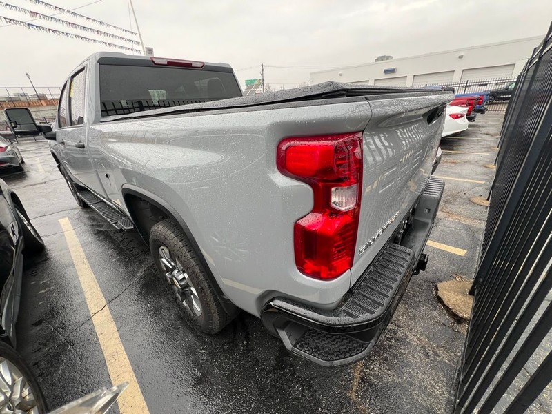 Chevrolet Silverado 2500HD Vehicle Full-screen Gallery Image 4