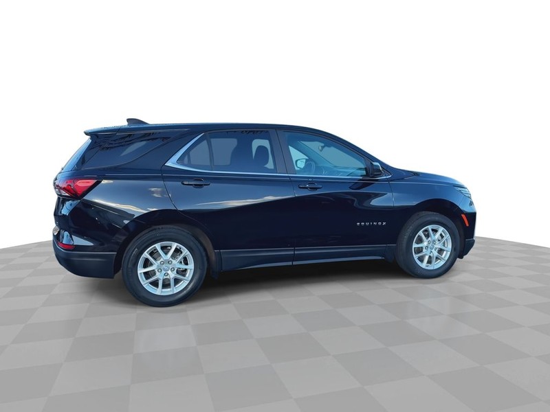 Chevrolet Equinox Vehicle Full-screen Gallery Image 10