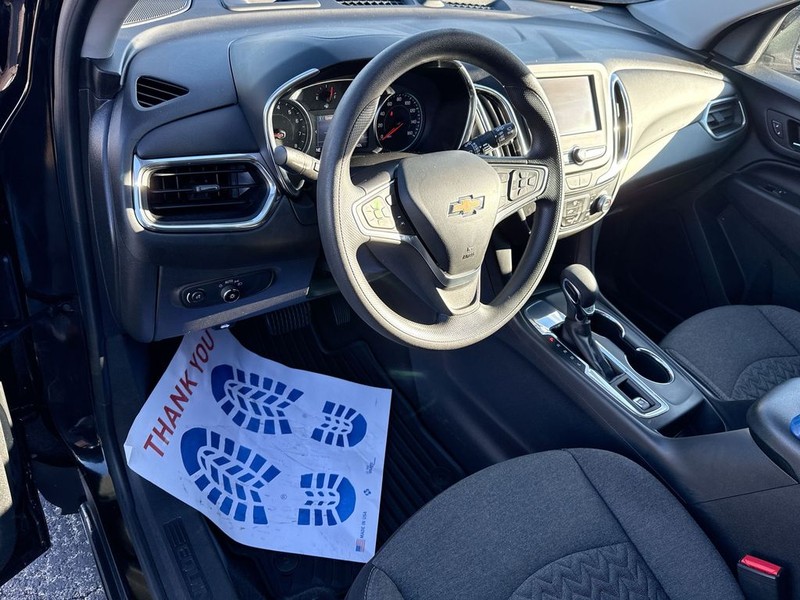 Chevrolet Equinox Vehicle Full-screen Gallery Image 12
