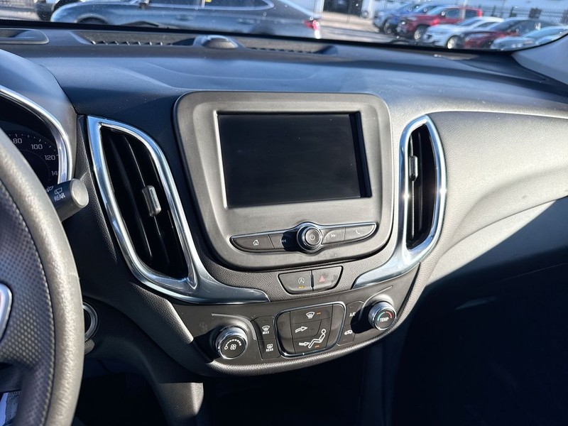 Chevrolet Equinox Vehicle Full-screen Gallery Image 15