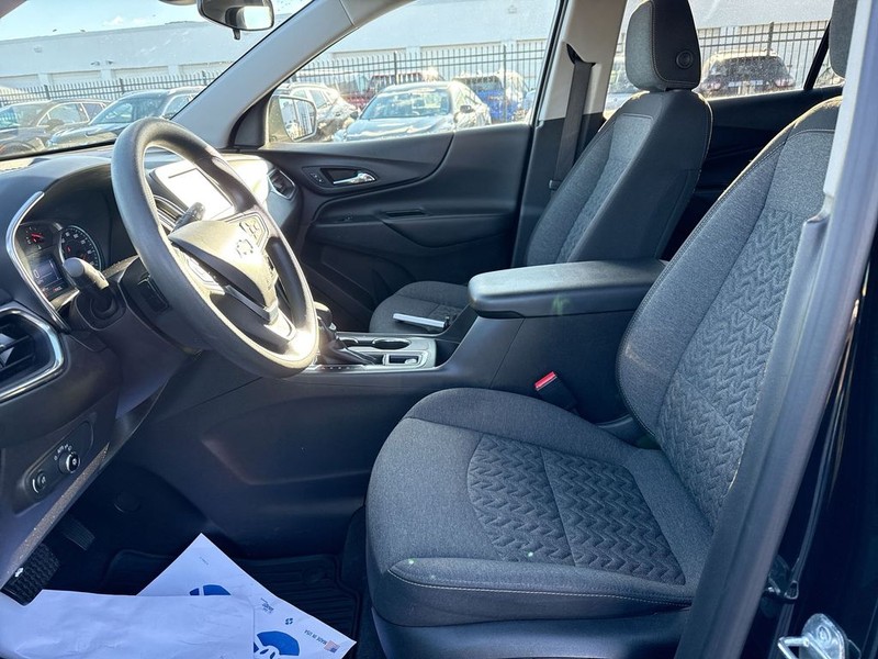 Chevrolet Equinox Vehicle Full-screen Gallery Image 23