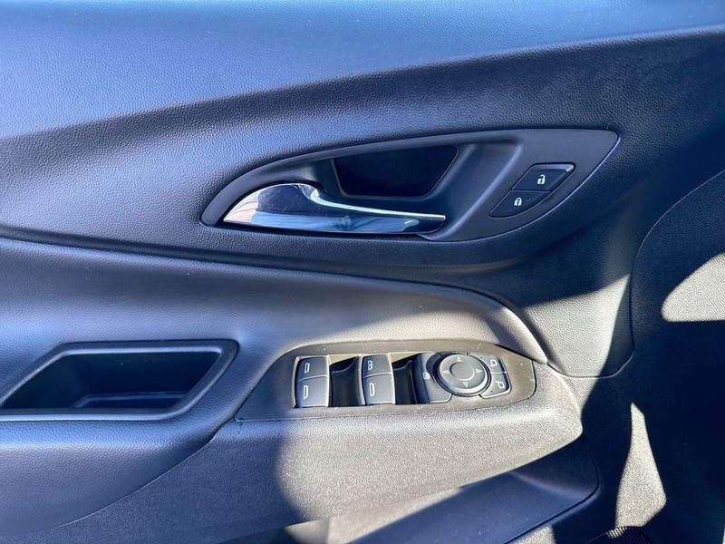 Chevrolet Equinox Vehicle Full-screen Gallery Image 25