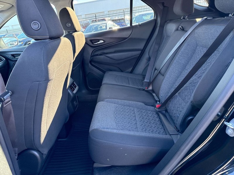 Chevrolet Equinox Vehicle Full-screen Gallery Image 26