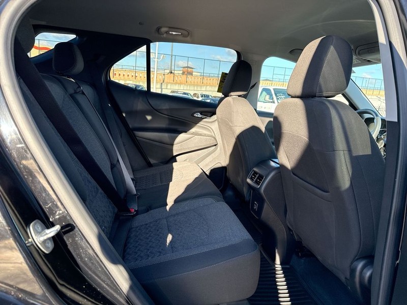 Chevrolet Equinox Vehicle Full-screen Gallery Image 28