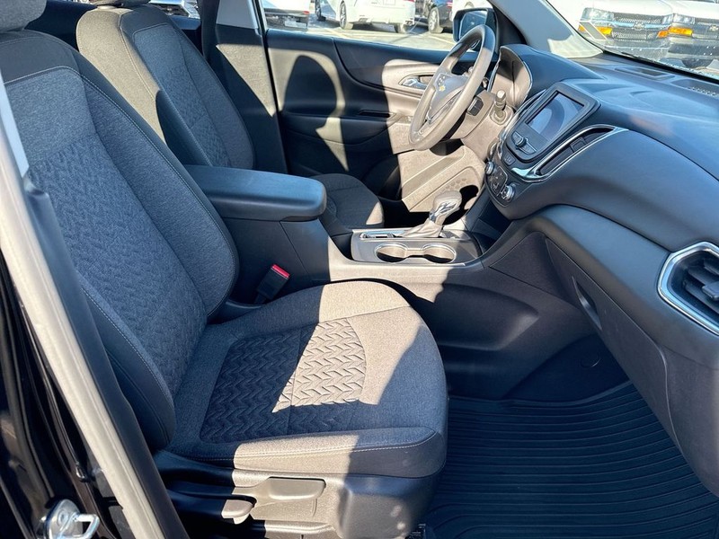 Chevrolet Equinox Vehicle Full-screen Gallery Image 29