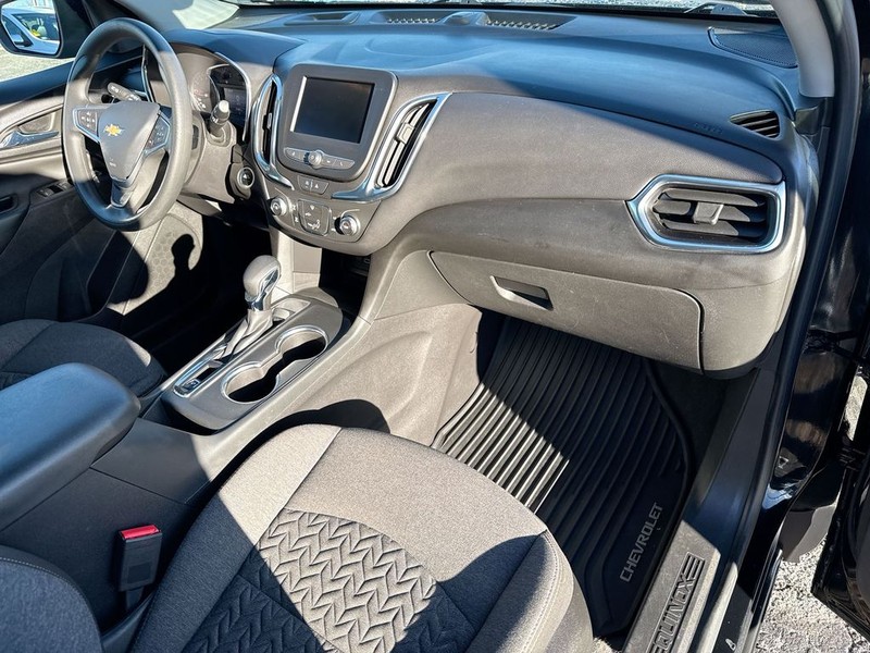 Chevrolet Equinox Vehicle Full-screen Gallery Image 30