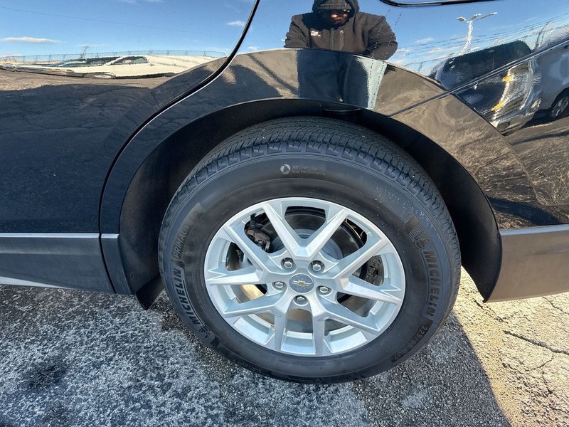 Chevrolet Equinox Vehicle Full-screen Gallery Image 34