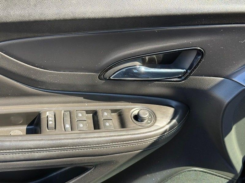 Buick Encore Vehicle Full-screen Gallery Image 25