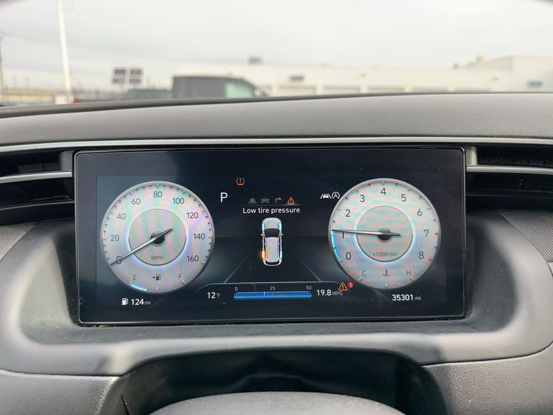 Hyundai Tucson Vehicle Full-screen Gallery Image 18