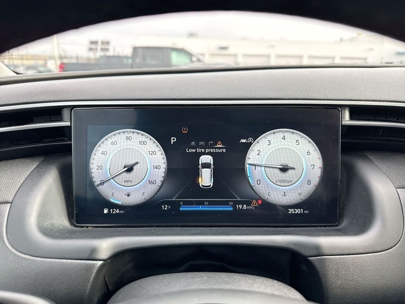 Hyundai Tucson Vehicle Full-screen Gallery Image 19