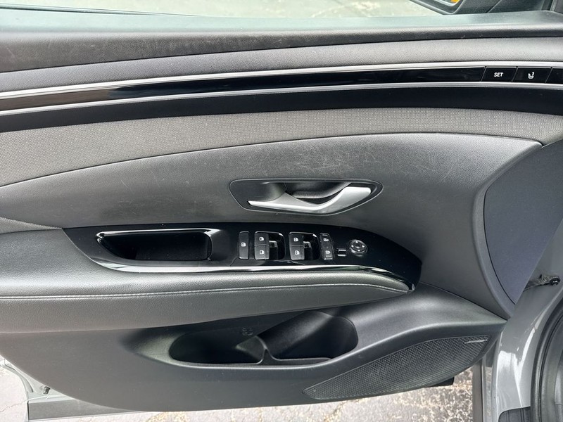 Hyundai Tucson Vehicle Full-screen Gallery Image 30