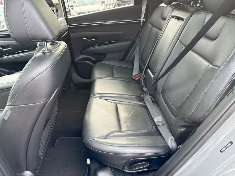 Hyundai Tucson Vehicle Full-screen Gallery Image 32