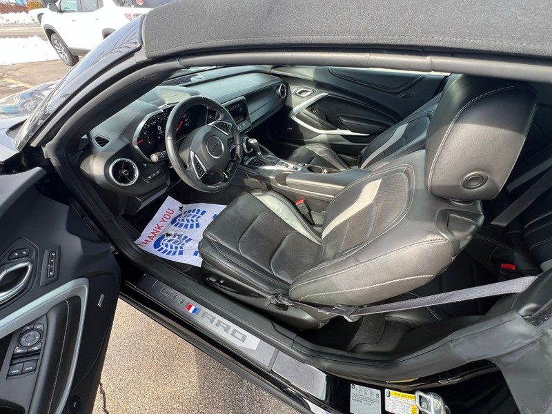 Chevrolet Camaro Vehicle Full-screen Gallery Image 05