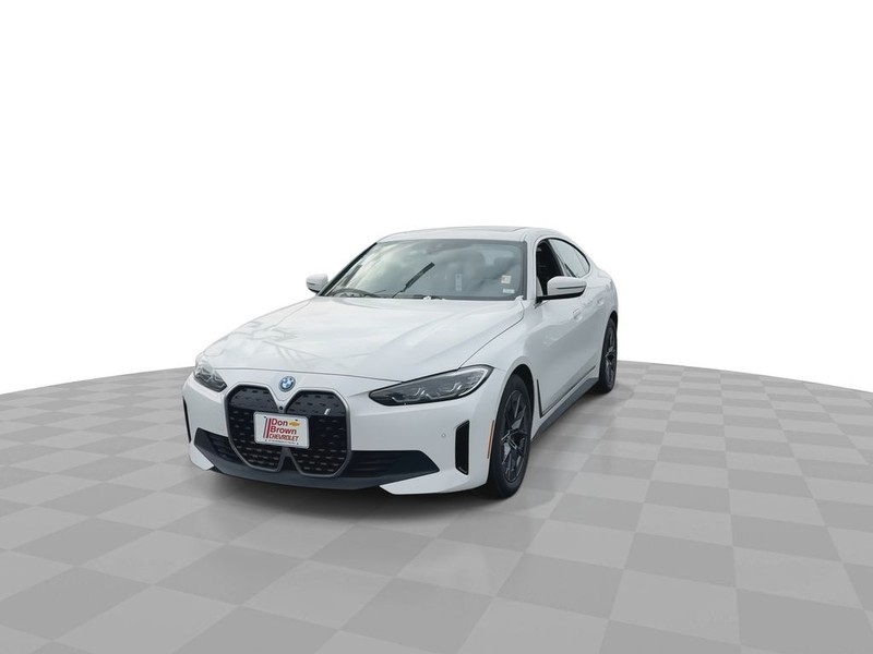 BMW i4 Vehicle Full-screen Gallery Image 6